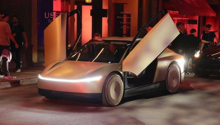 ቴስላ ሙሉእ ብሙሉእ በዘይ ሹፌር ዝትንቀሳቐስ ሳይበርካፕ ዝተባሃለት መኪና ኣላልዩ።