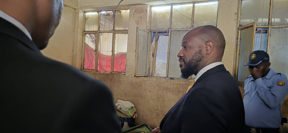 አምባሳደር ኣሜሪካ ኣብ ኢትዮጵያ ኤርቪን ማሲንጋ ኣብ ሽረ ኣብ ዝርከቡ መዕቖቢ ተመዛበልቲ ዑደት ኣካይዶም።